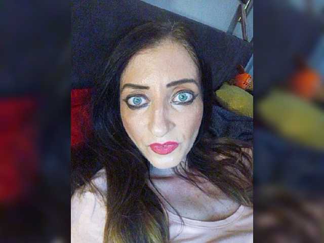 Snímky obrazovky vysielania ChristianaHot