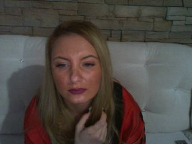 Snímky obrazovky vysielania ChristinaHotX