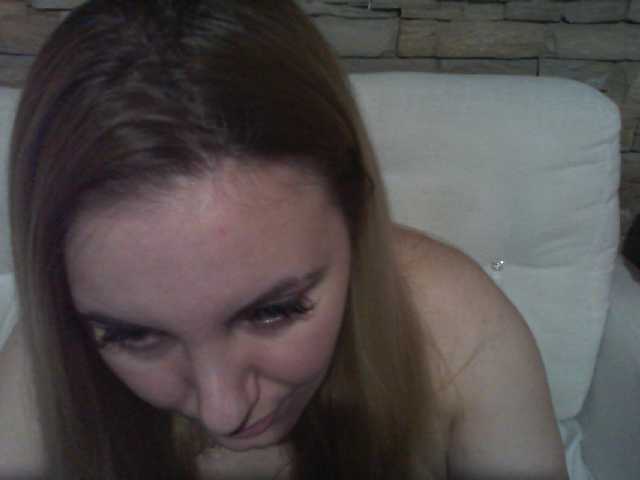 Snímky obrazovky vysielania ChristinaHotX