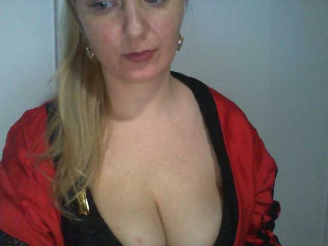 Snímky obrazovky vysielania ChristinaHotX