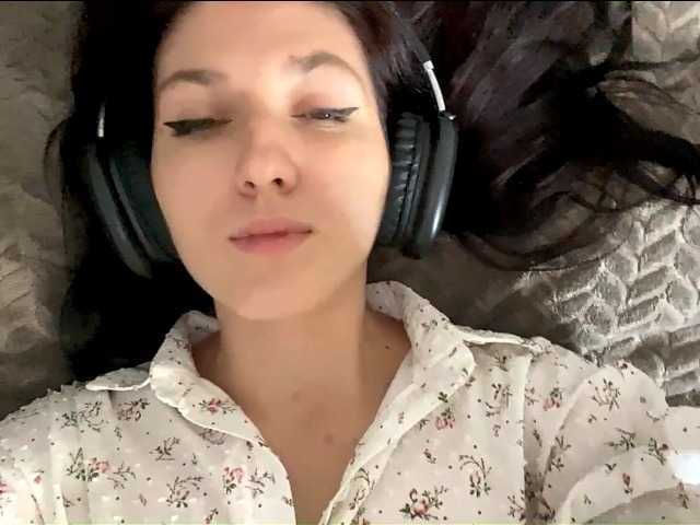 Snímky obrazovky vysielania COOL-TITS-YES