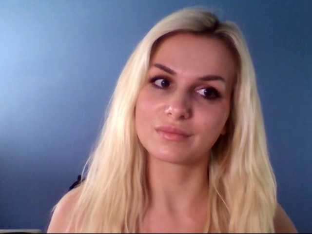 Snímky obrazovky vysielania Cornelia22hot