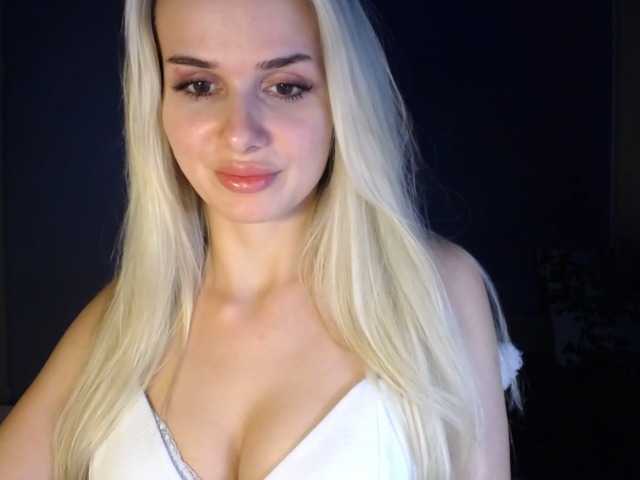 Snímky obrazovky vysielania Cornelia22hot