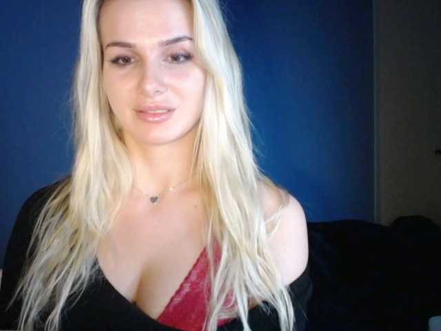 Snímky obrazovky vysielania Cornelia22hot