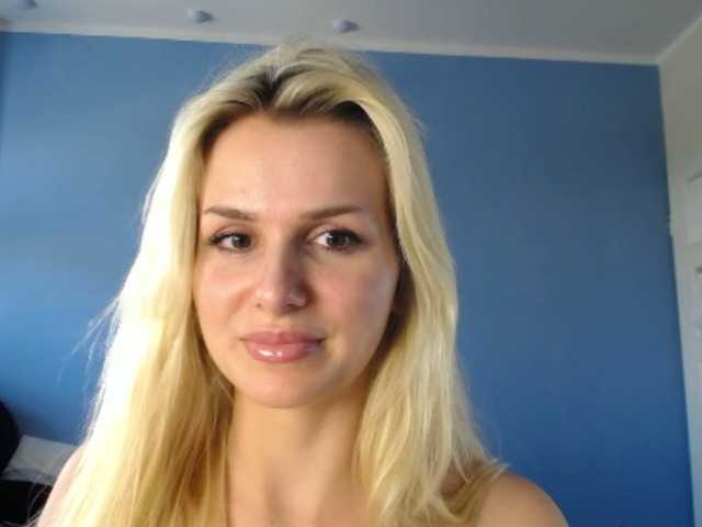 Snímky obrazovky vysielania Cornelia22hot