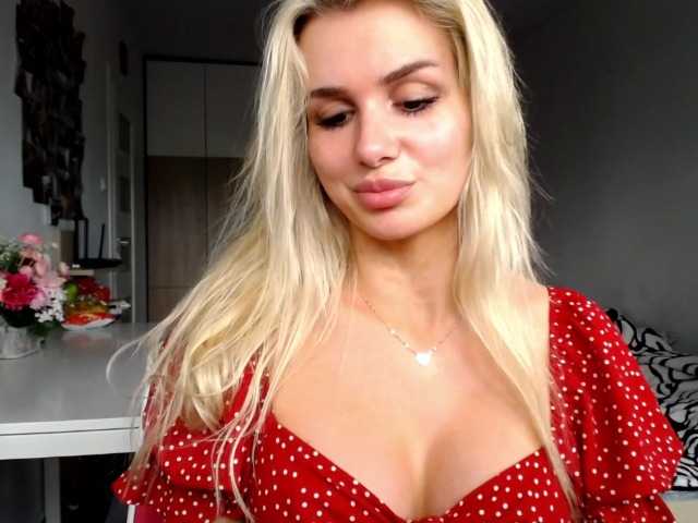 Snímky obrazovky vysielania Cornelia22hot