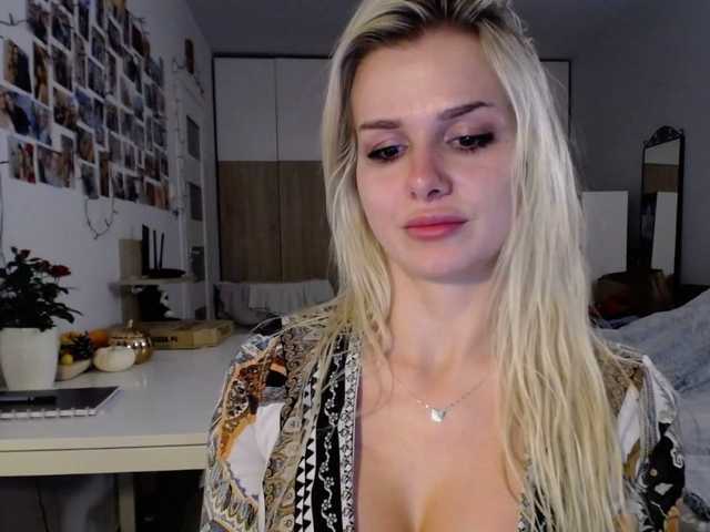 Snímky obrazovky vysielania Cornelia22hot