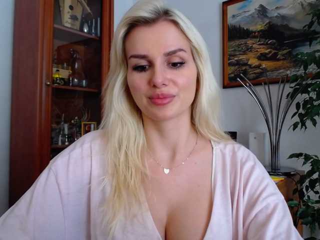 Snímky obrazovky vysielania Cornelia22hot