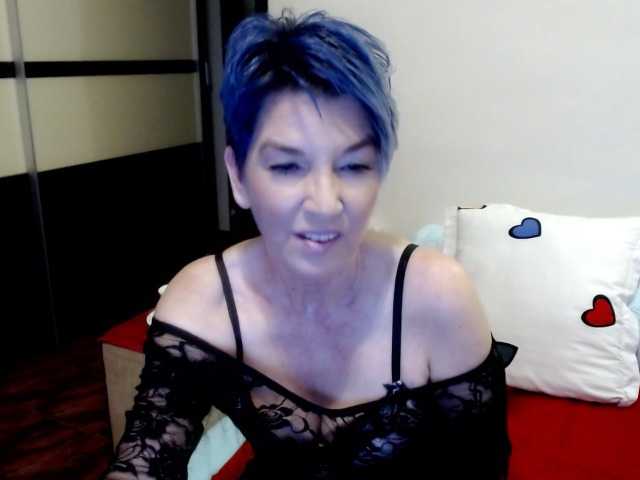 Fotografie cornycamelia Welcome guys to my room ,Hoot Cougar play with me and lest cum toghter