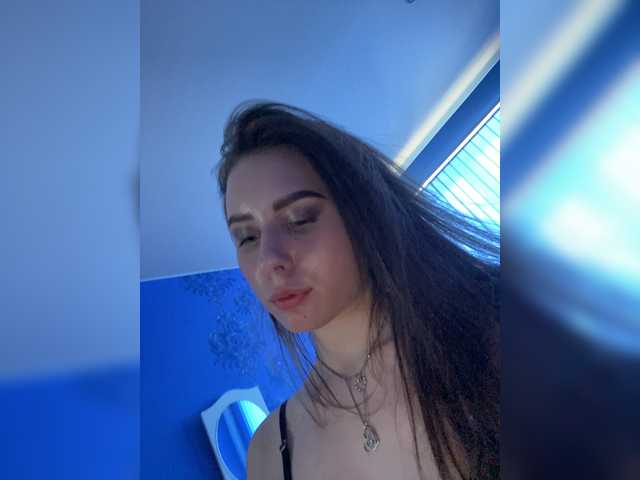 Snímky obrazovky vysielania CrystaIGirl