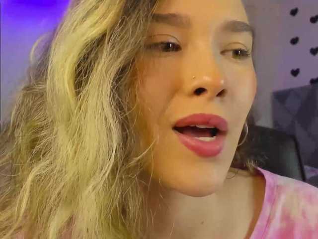 Snímky obrazovky vysielania curlygirl1