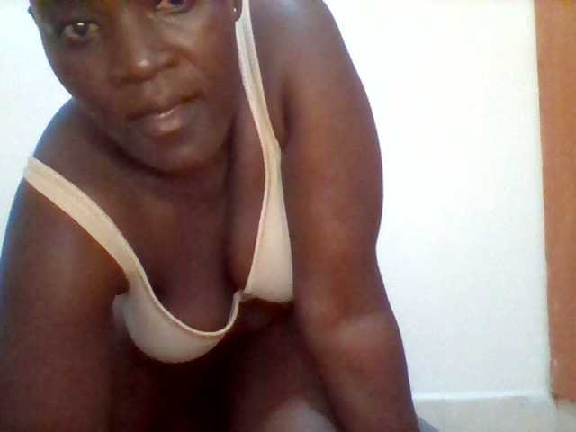 Snímky obrazovky vysielania Cuteblacksexyass