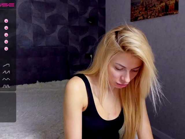 Fotografie cuteblond122 Hi. I'm new here and I need fun and your attention and coins) I'm here for you)