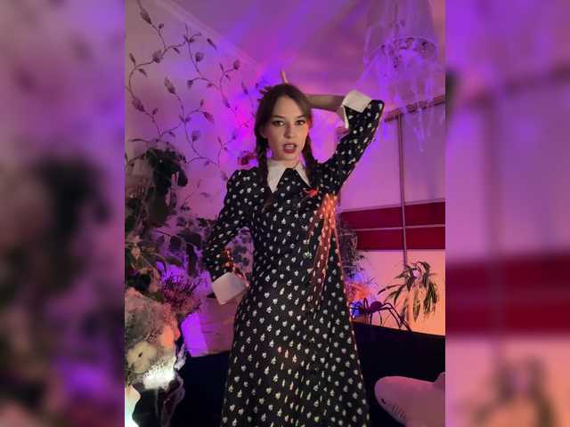 Snímky obrazovky vysielania WednesdayFridayAddams