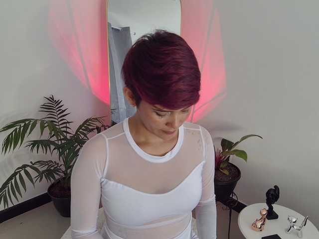 Snímky obrazovky vysielania DannaCartier