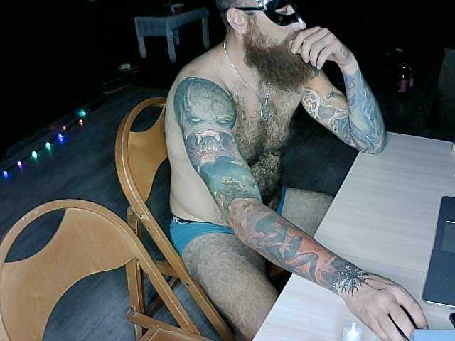 Snímky obrazovky vysielania DarkFamily