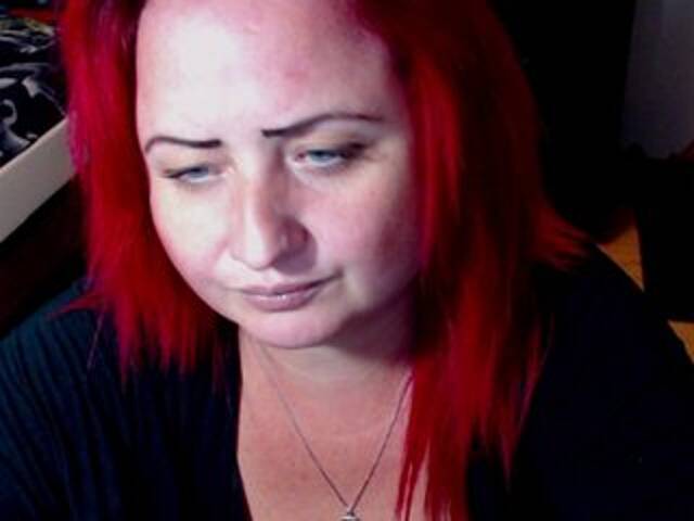 Snímky obrazovky vysielania KinkyDomina