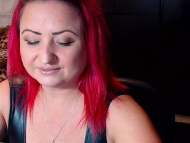 Snímky obrazovky vysielania KinkyDomina