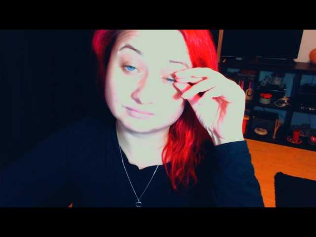 Snímky obrazovky vysielania KinkyDomina