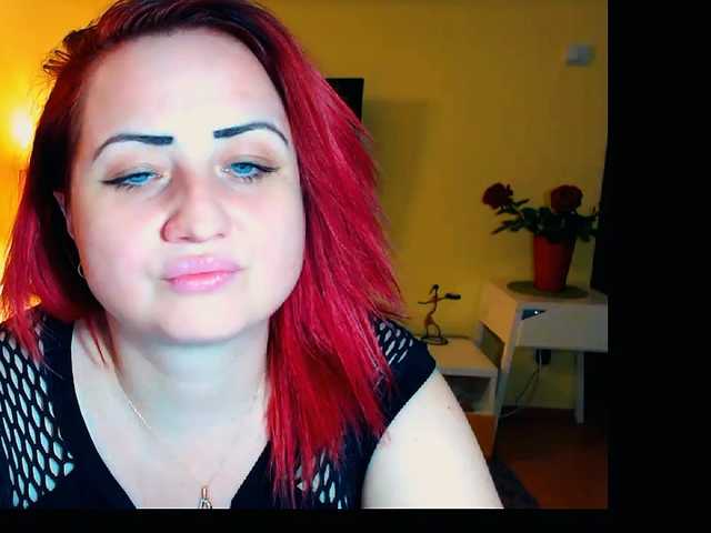 Snímky obrazovky vysielania KinkyDomina