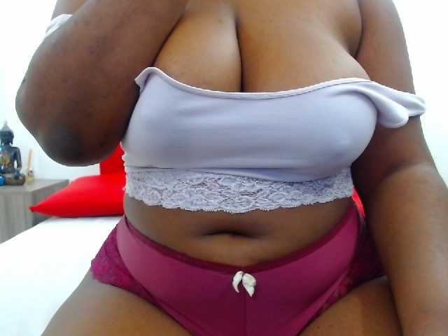 Fotografie DarnellQueen Run your tongue through my body make your way down to my #pussy and endulge yourself with my body @goal #squirt #ride #dildo / #bbw #latina #lush #hitachi #bigass #bigboobs #ebony