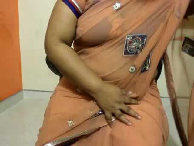 Snímky obrazovky vysielania indian_kiss