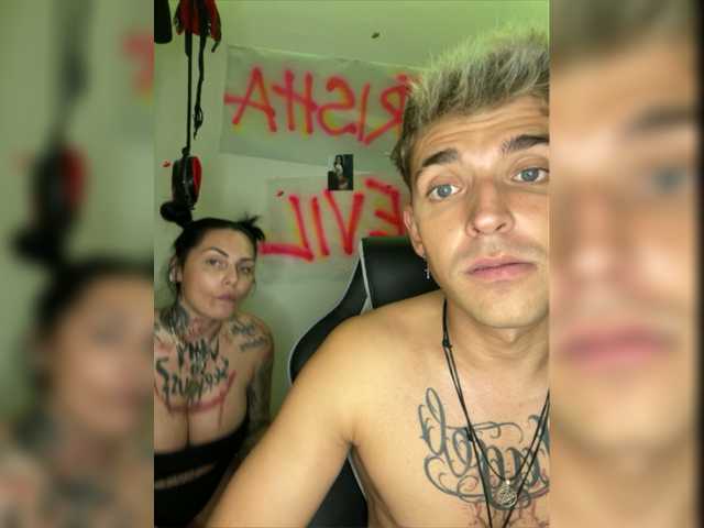 Snímky obrazovky vysielania DevilAndAngel