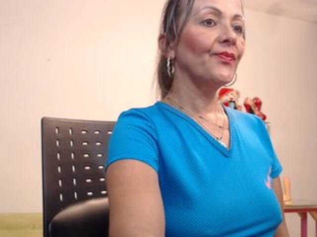 Snímky obrazovky vysielania SquirtNstyGrl