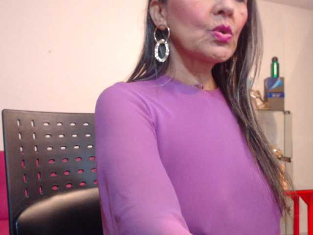 Snímky obrazovky vysielania SquirtNstyGrl