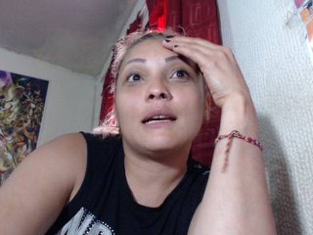 Snímky obrazovky vysielania DirtySexAnal