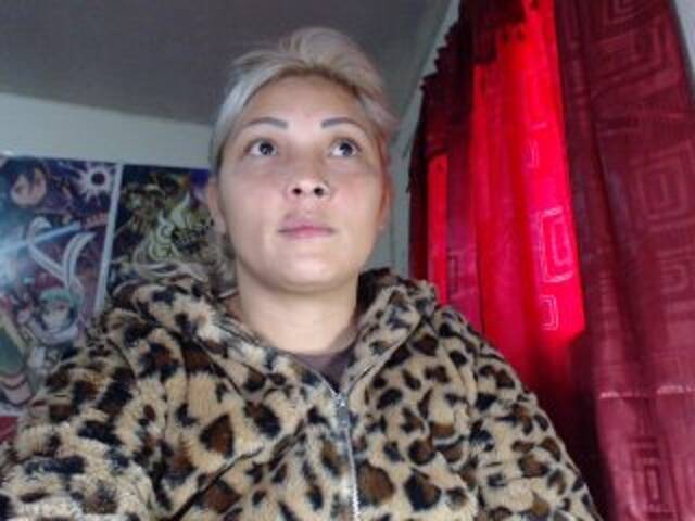 Snímky obrazovky vysielania DirtySexAnal