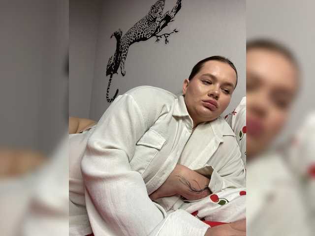 Snímky obrazovky vysielania Divine-1