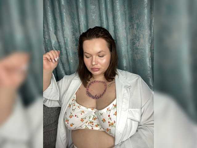 Snímky obrazovky vysielania Divine-1