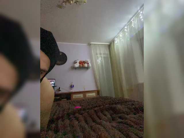 Snímky obrazovky vysielania Divine0couple3forSex
