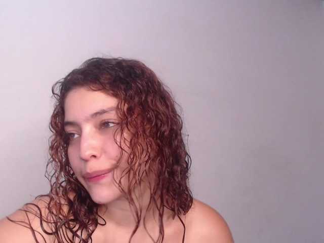 Snímky obrazovky vysielania dollar-girl