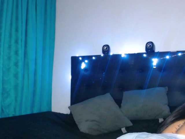 Snímky obrazovky vysielania Dreamgirl777