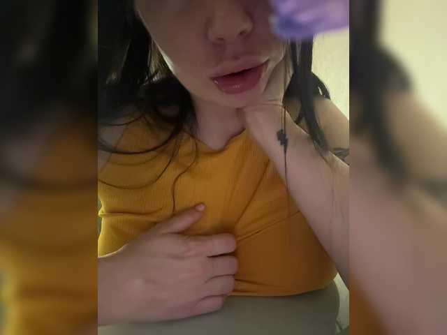 Snímky obrazovky vysielania your_sincere_gf