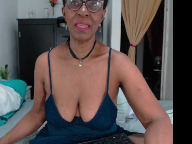 Snímky obrazovky vysielania ebonymilf