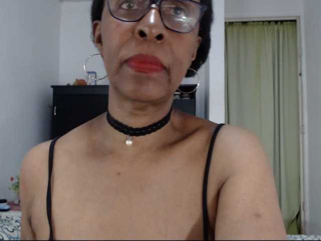 Snímky obrazovky vysielania ebonymilf
