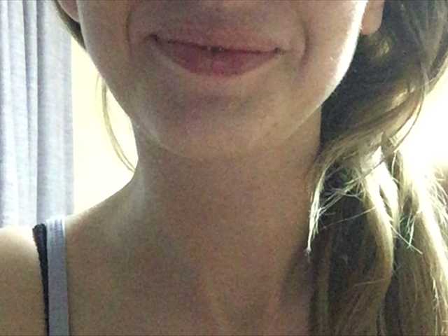 Snímky obrazovky vysielania ElegantBlonda