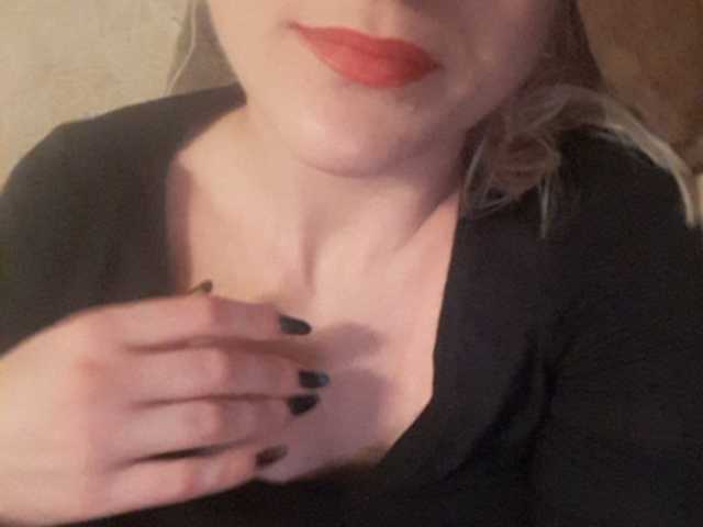 Snímky obrazovky vysielania ElegantBlonda