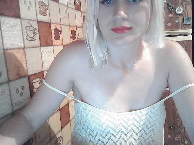 Snímky obrazovky vysielania ElegantBlonda