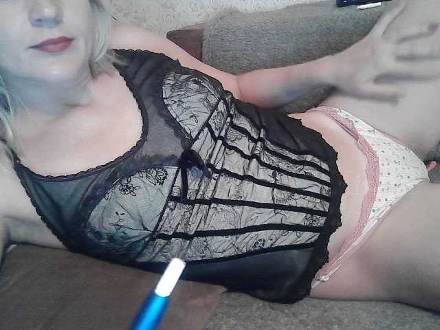 Snímky obrazovky vysielania ElegantBlonda