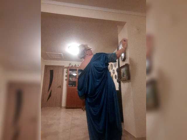 Snímky obrazovky vysielania ElegantBlonda