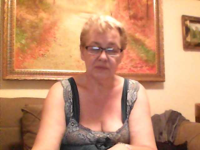 Snímky obrazovky vysielania ElegantBlonda