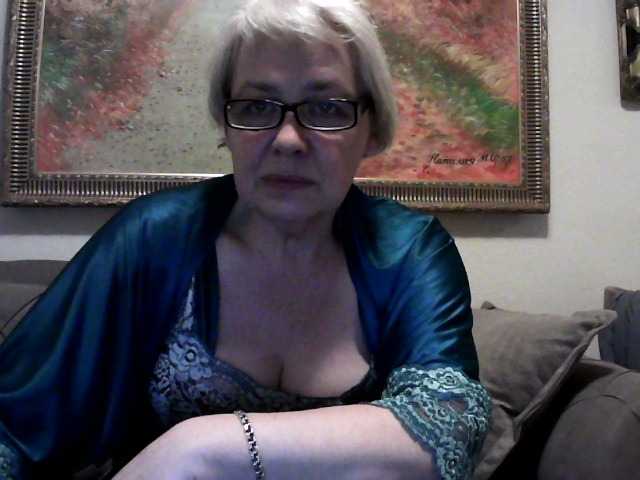 Snímky obrazovky vysielania ElegantBlonda