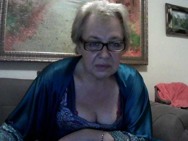 Snímky obrazovky vysielania ElegantBlonda