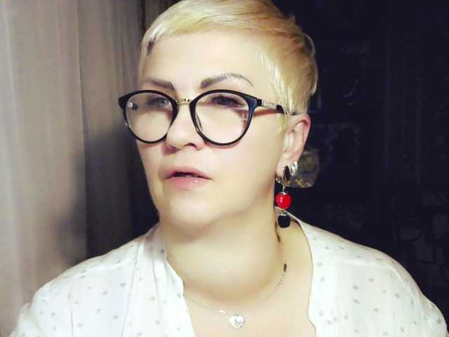 Snímky obrazovky vysielania Elenamilfa