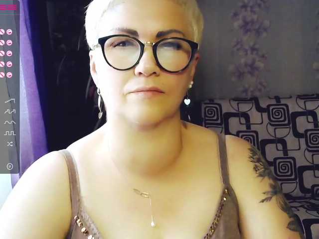 Snímky obrazovky vysielania Elenamilfa