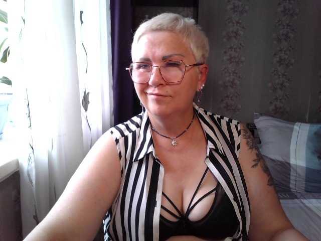 Snímky obrazovky vysielania Elenamilfa